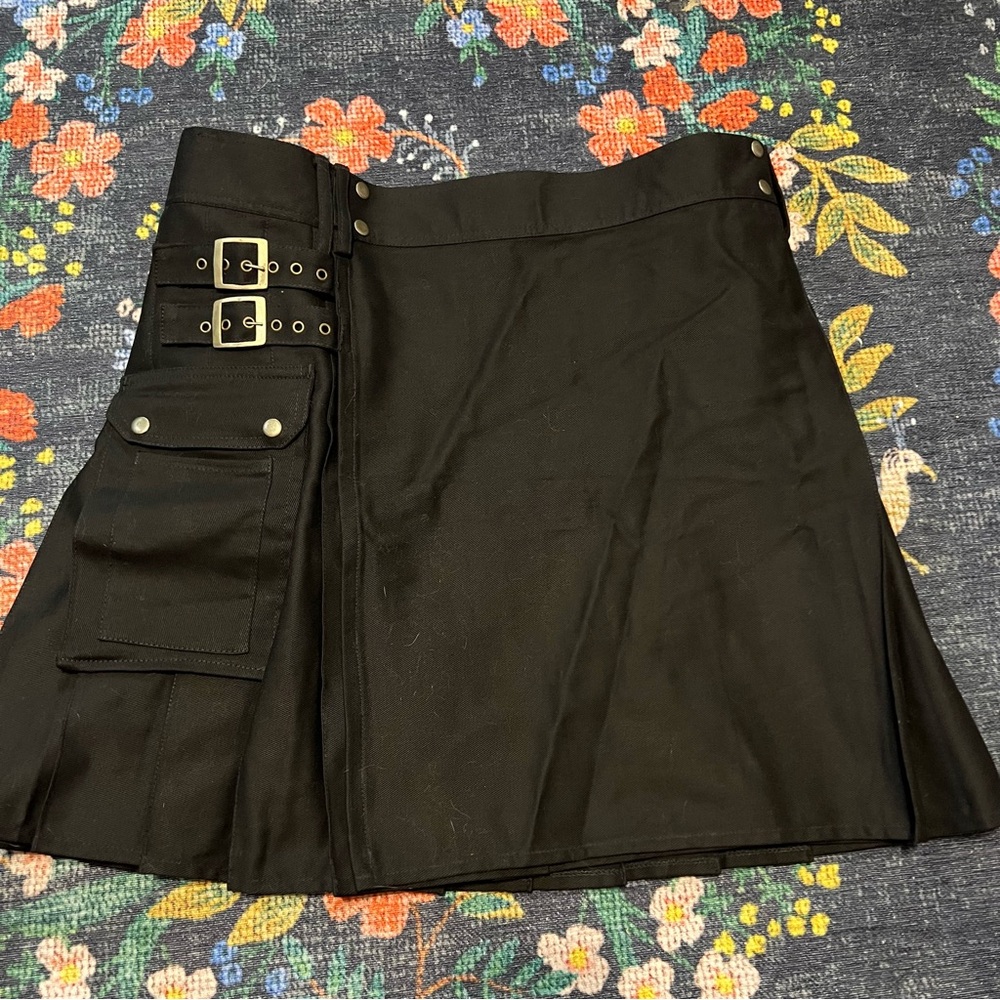 Men’s utility kilt. NWT.